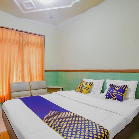Spot On 90092 Dewi Safitri Hotel 세마랑 외부 사진