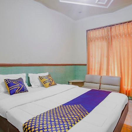 Spot On 90092 Dewi Safitri Hotel 세마랑 외부 사진