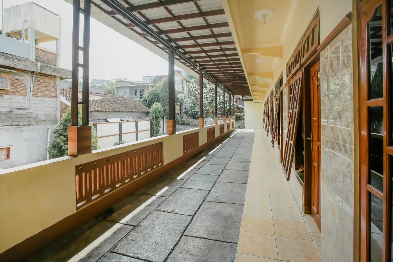 Spot On 90092 Dewi Safitri Hotel 세마랑 외부 사진