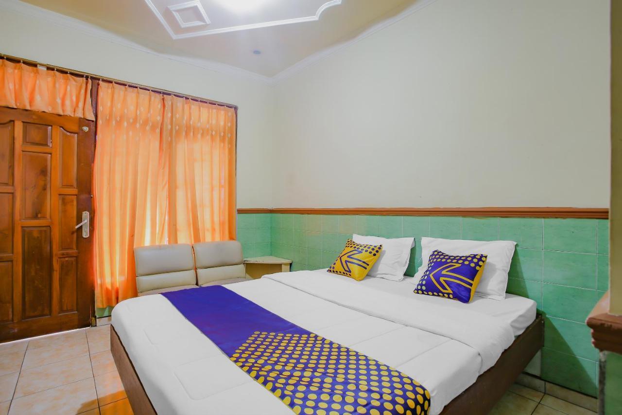 Spot On 90092 Dewi Safitri Hotel 세마랑 외부 사진