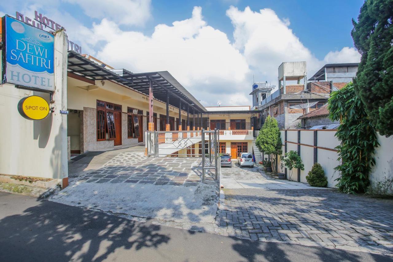 Spot On 90092 Dewi Safitri Hotel 세마랑 외부 사진
