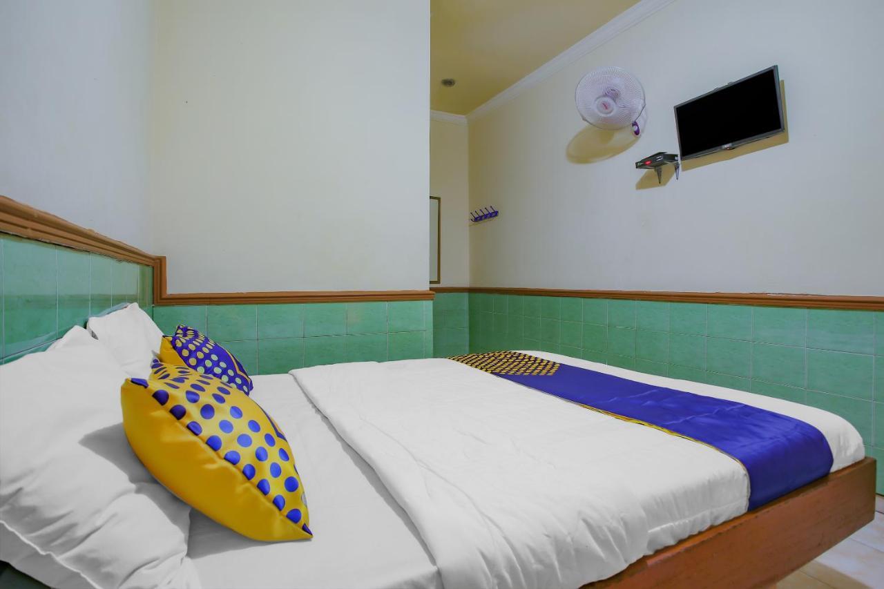 Spot On 90092 Dewi Safitri Hotel 세마랑 외부 사진