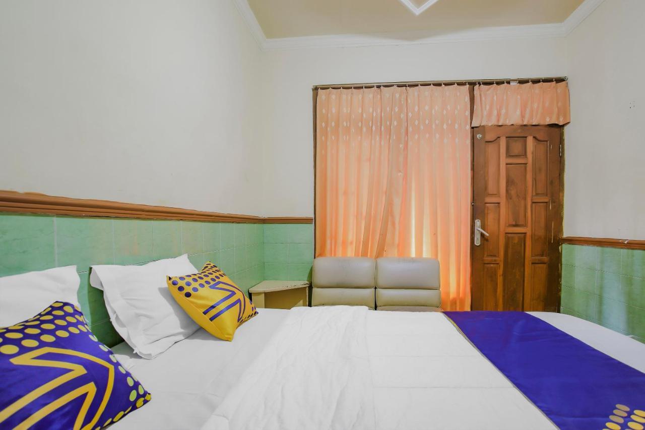 Spot On 90092 Dewi Safitri Hotel 세마랑 외부 사진