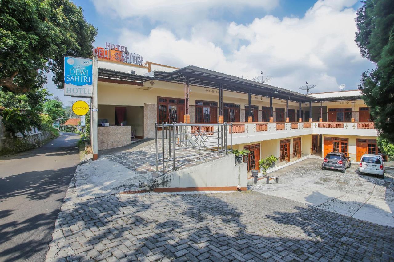 Spot On 90092 Dewi Safitri Hotel 세마랑 외부 사진