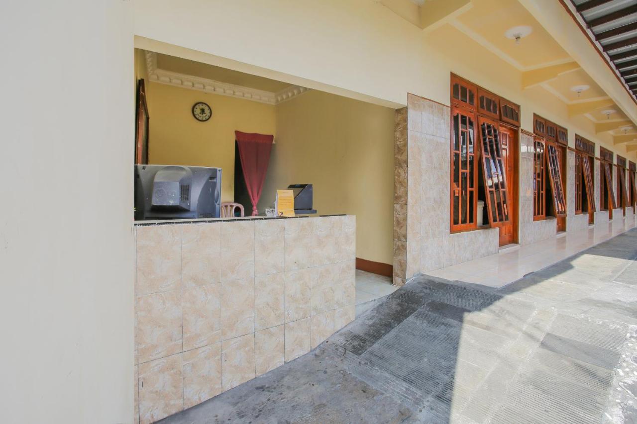 Spot On 90092 Dewi Safitri Hotel 세마랑 외부 사진