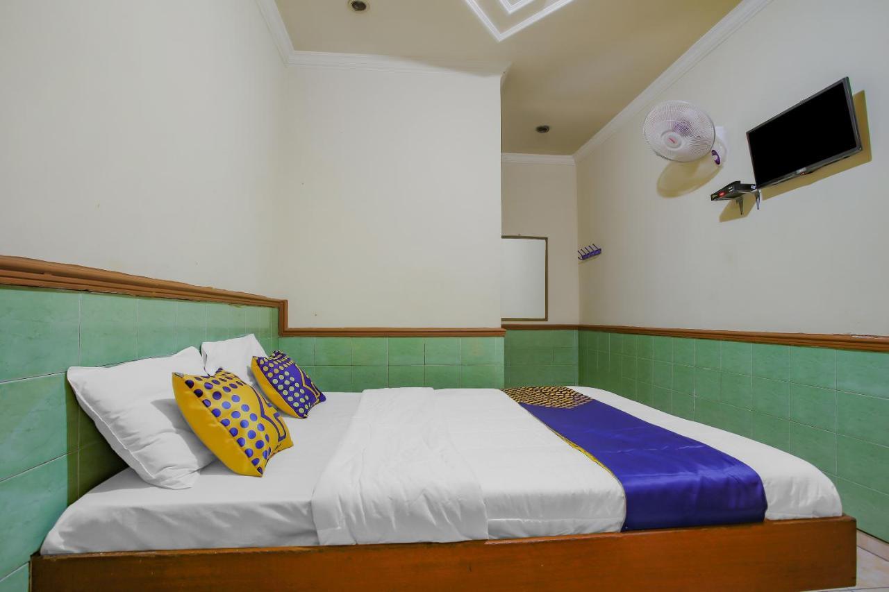 Spot On 90092 Dewi Safitri Hotel 세마랑 외부 사진