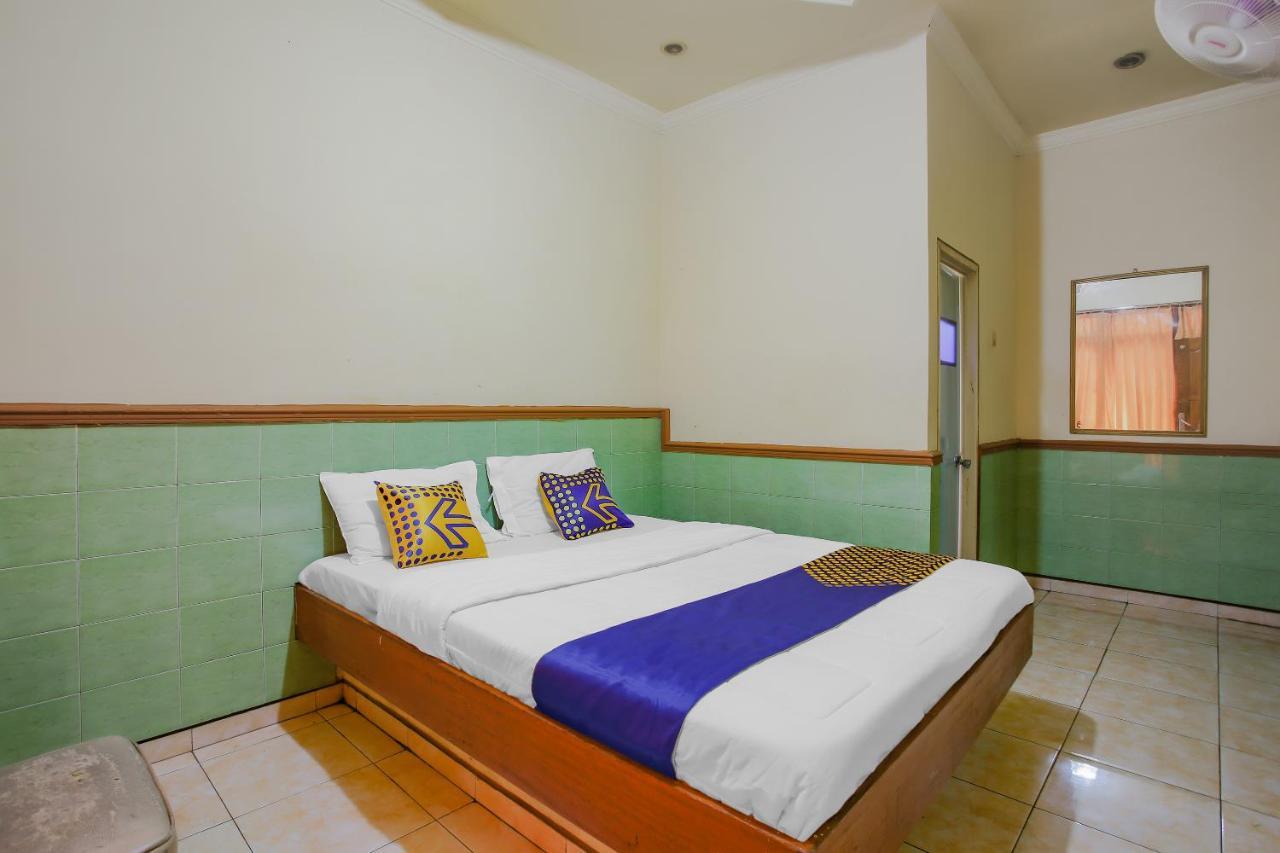 Spot On 90092 Dewi Safitri Hotel 세마랑 외부 사진