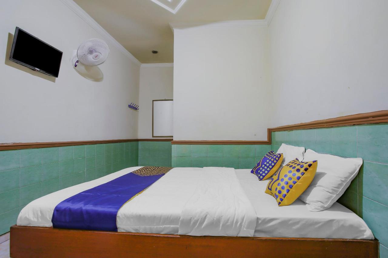Spot On 90092 Dewi Safitri Hotel 세마랑 외부 사진