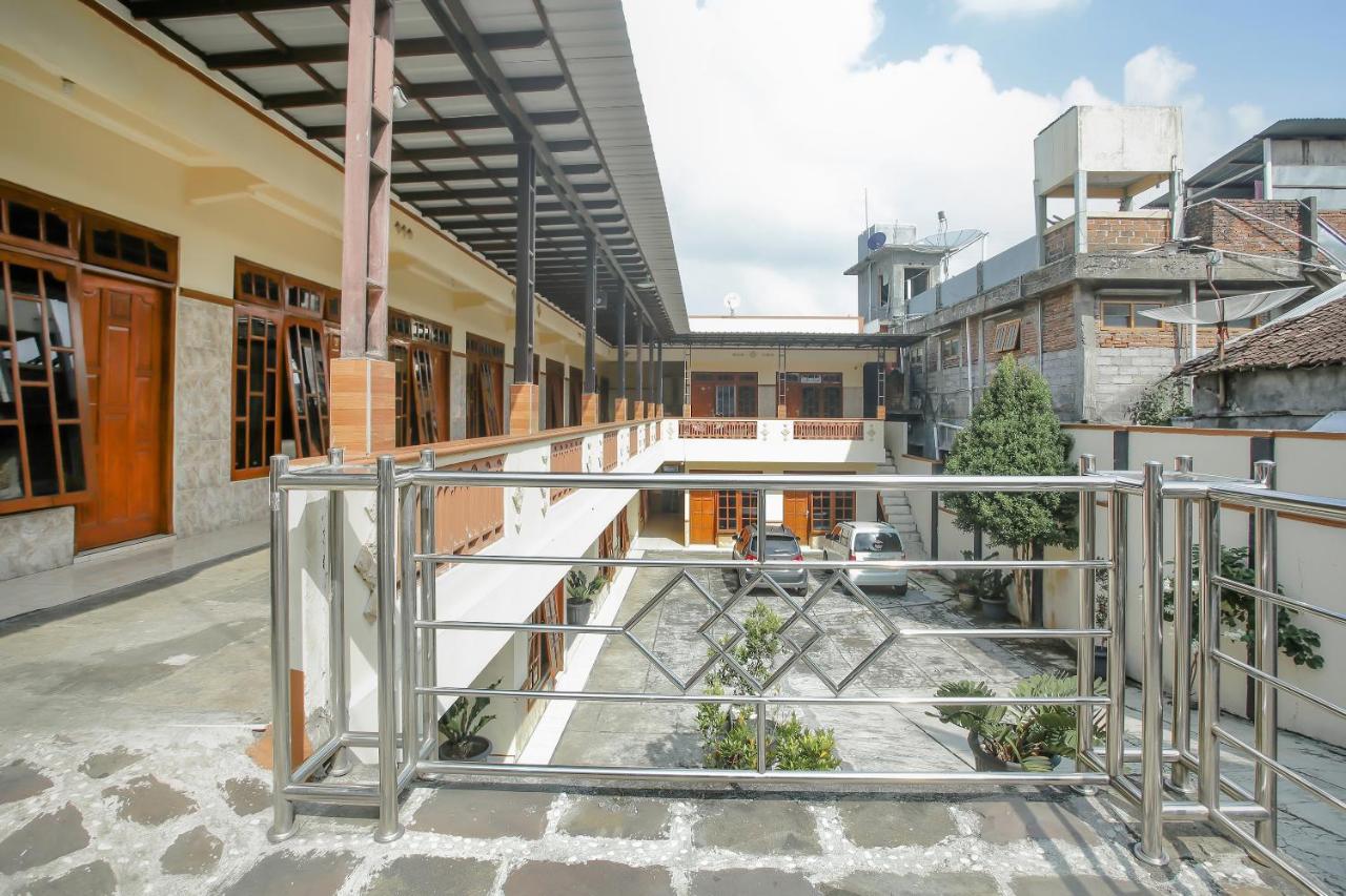 Spot On 90092 Dewi Safitri Hotel 세마랑 외부 사진