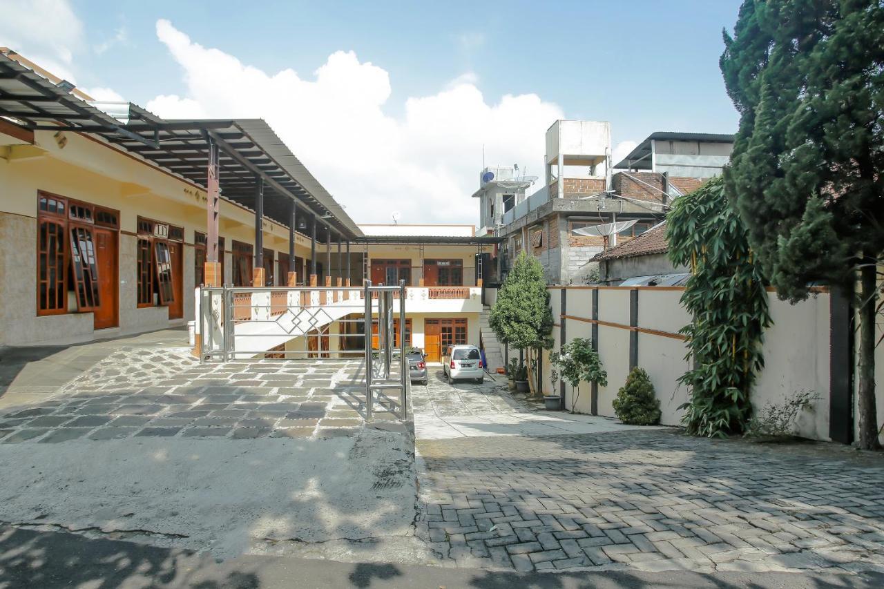 Spot On 90092 Dewi Safitri Hotel 세마랑 외부 사진