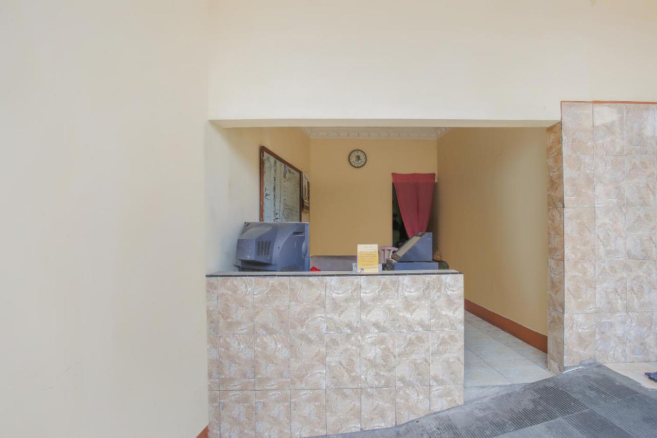 Spot On 90092 Dewi Safitri Hotel 세마랑 외부 사진