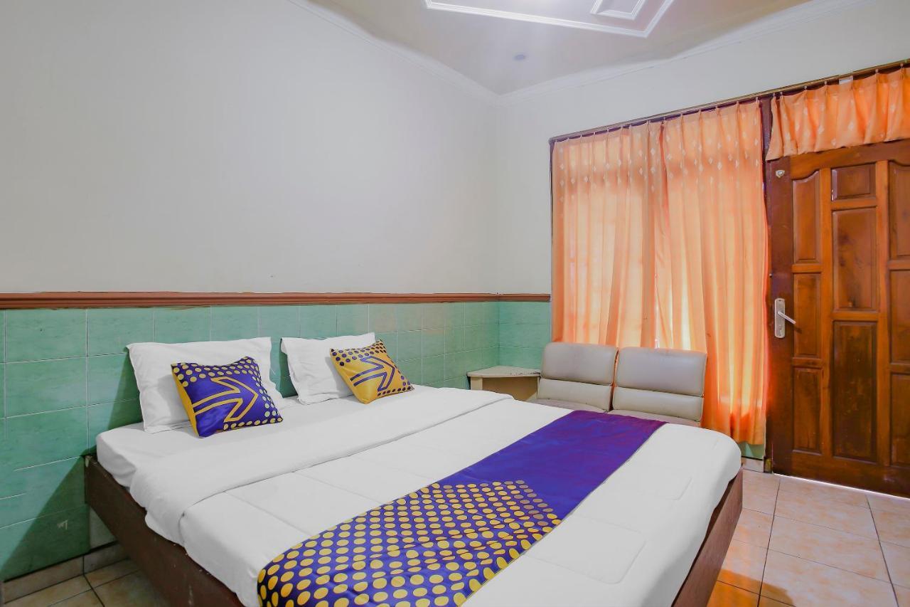 Spot On 90092 Dewi Safitri Hotel 세마랑 외부 사진