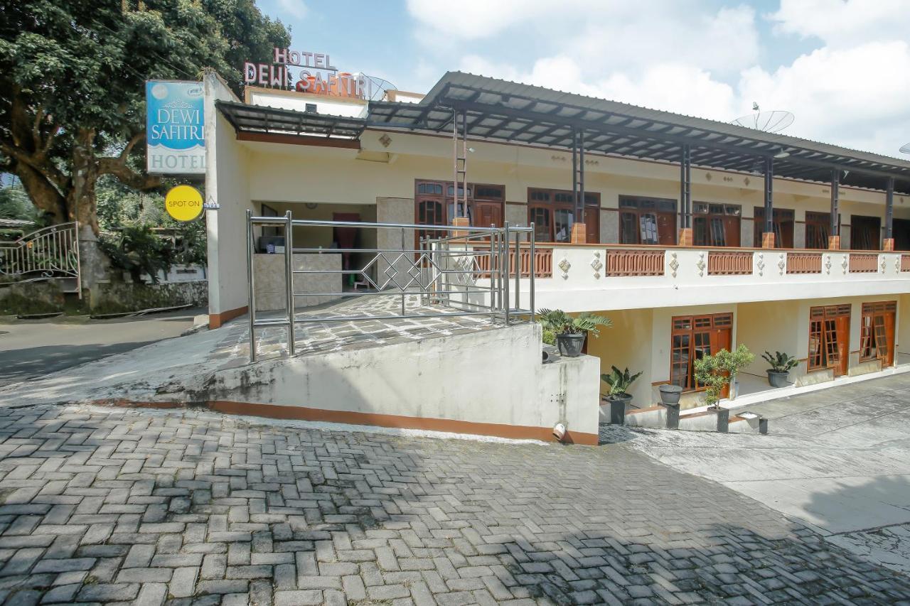 Spot On 90092 Dewi Safitri Hotel 세마랑 외부 사진