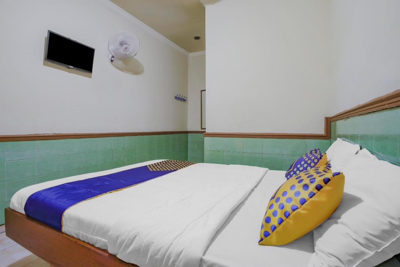 Spot On 90092 Dewi Safitri Hotel 세마랑 외부 사진