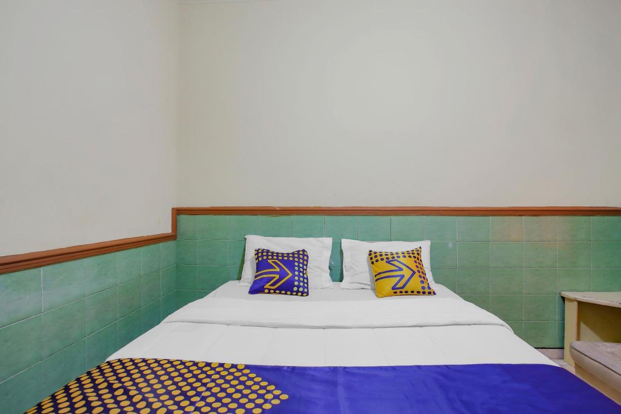 Spot On 90092 Dewi Safitri Hotel 세마랑 외부 사진