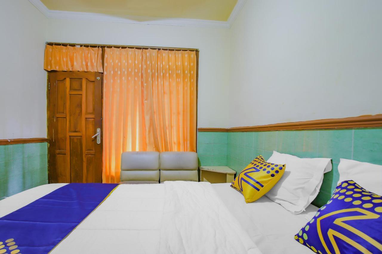 Spot On 90092 Dewi Safitri Hotel 세마랑 외부 사진