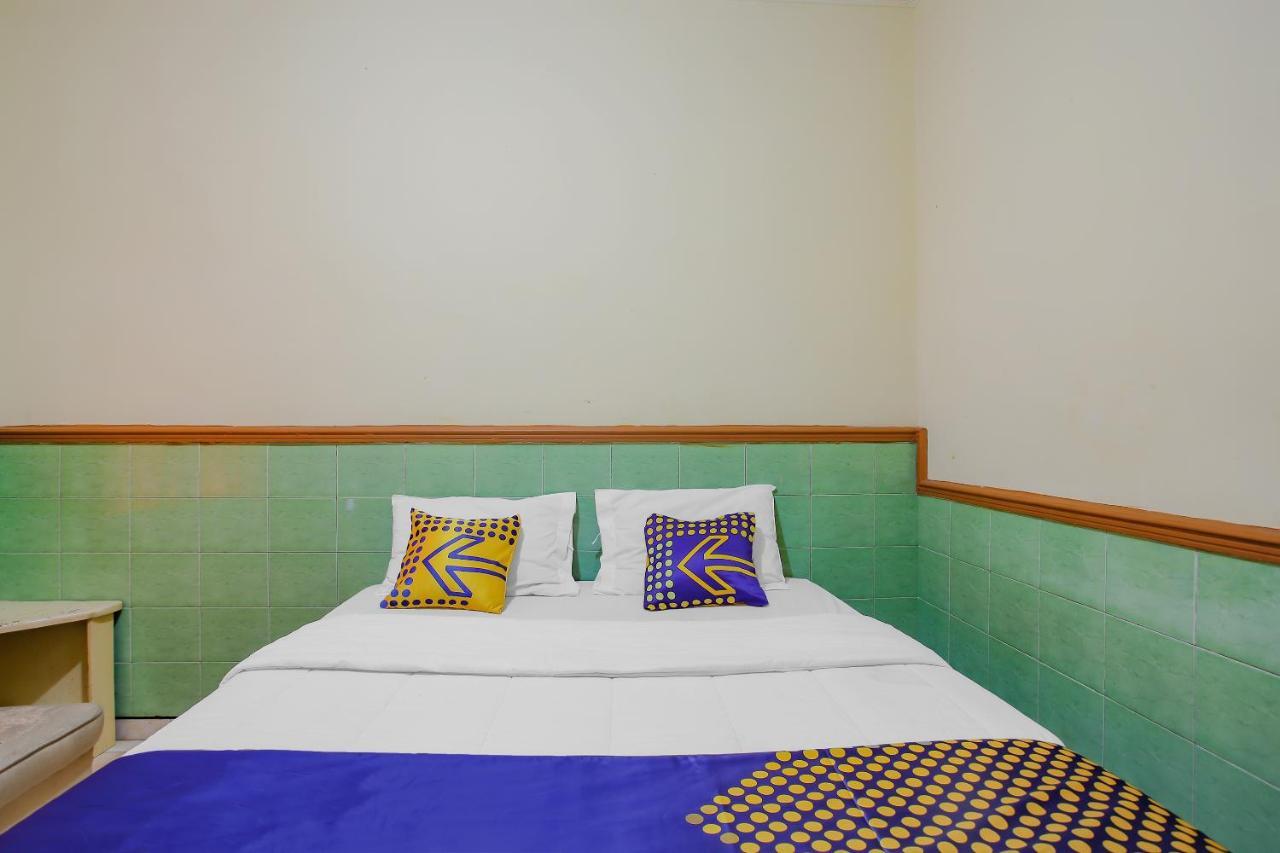 Spot On 90092 Dewi Safitri Hotel 세마랑 외부 사진