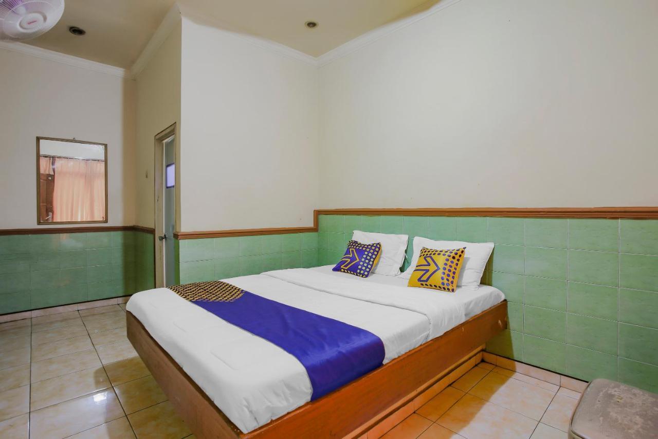 Spot On 90092 Dewi Safitri Hotel 세마랑 외부 사진