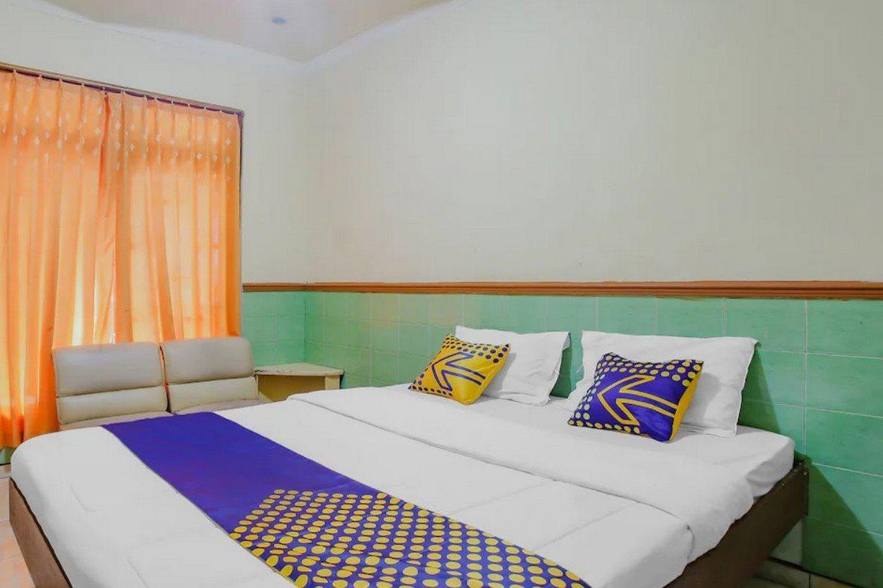 Spot On 90092 Dewi Safitri Hotel 세마랑 외부 사진