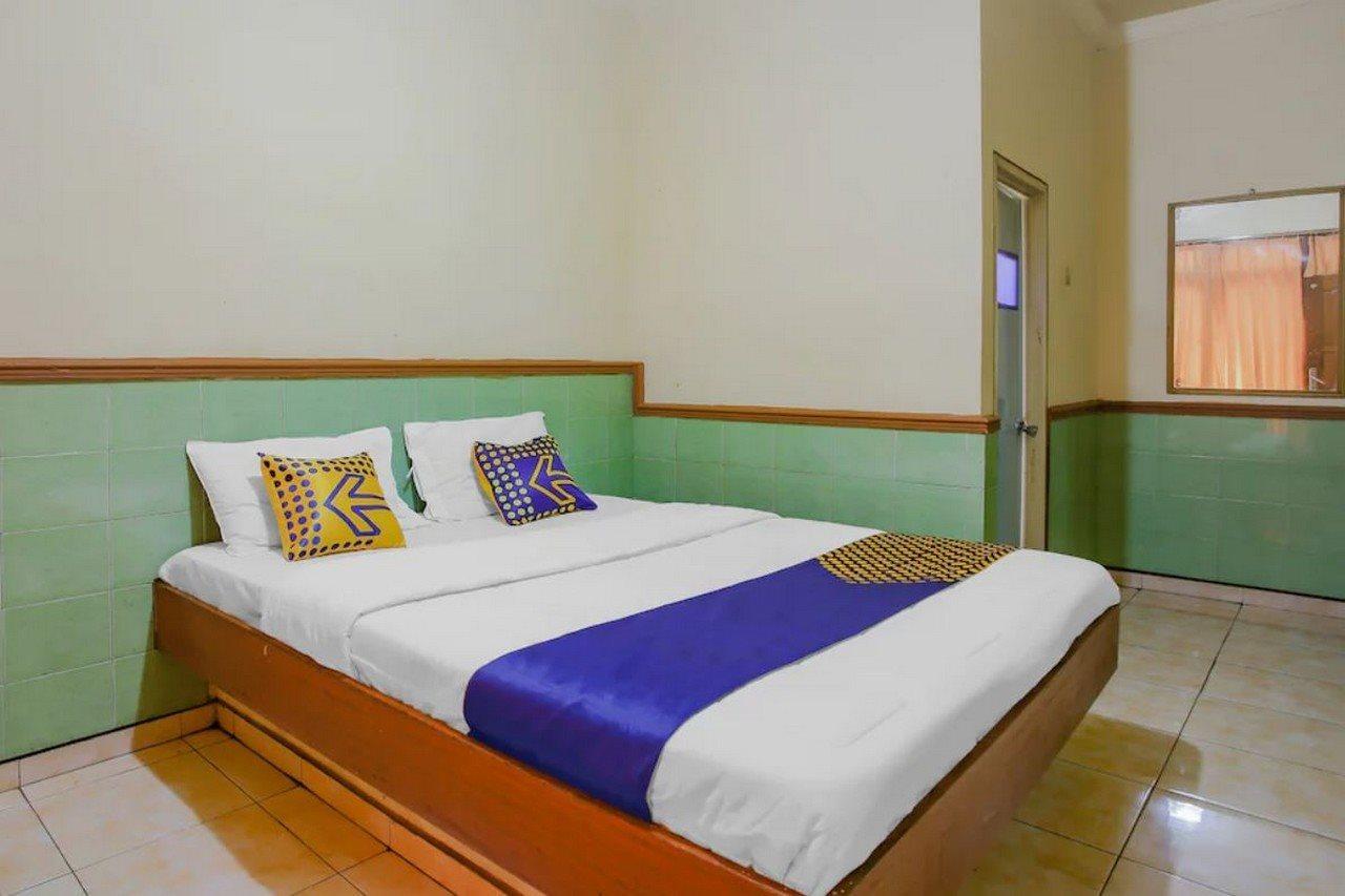 Spot On 90092 Dewi Safitri Hotel 세마랑 외부 사진